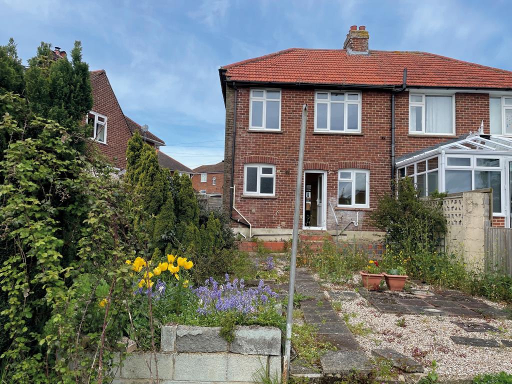 Lot: 130 - SEMI-DETACHED HOUSE FOR IMPROVEMENT - Rear of Property